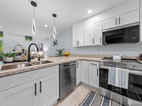 6439 NE 139th Avenue 30, Redmond WA 98052
