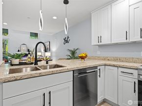 6439 NE 139th Avenue 30, Redmond WA 98052
