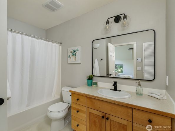 346 Wyatt Way NE 10, Bainbridge Island WA 98110