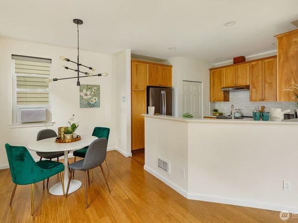 346 Wyatt Way NE 10, Bainbridge Island WA 98110
