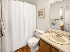 260 Newport Way NW 23, Issaquah WA 98027