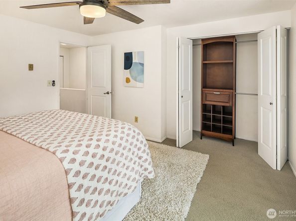 260 Newport Way NW 23, Issaquah WA 98027