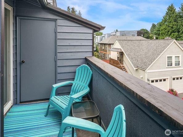260 Newport Way NW 23, Issaquah WA 98027