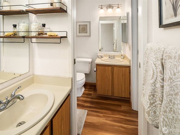 260 Newport Way NW 23, Issaquah WA 98027