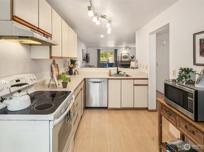 260 Newport Way NW 23, Issaquah WA 98027