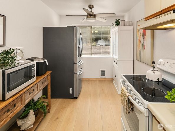 260 Newport Way NW 23, Issaquah WA 98027