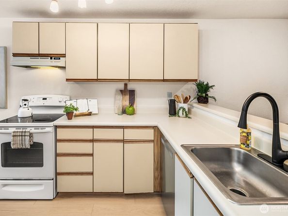 260 Newport Way NW 23, Issaquah WA 98027