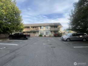 8911 Holly Drive 110, Everett WA 98208