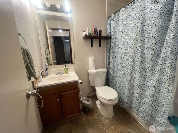 8911 Holly Drive 110, Everett WA 98208