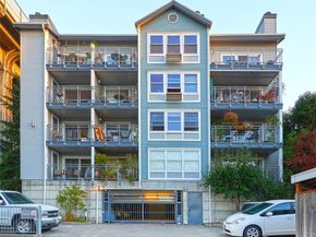 909 N 35TH Street 402, Seattle WA 98103
