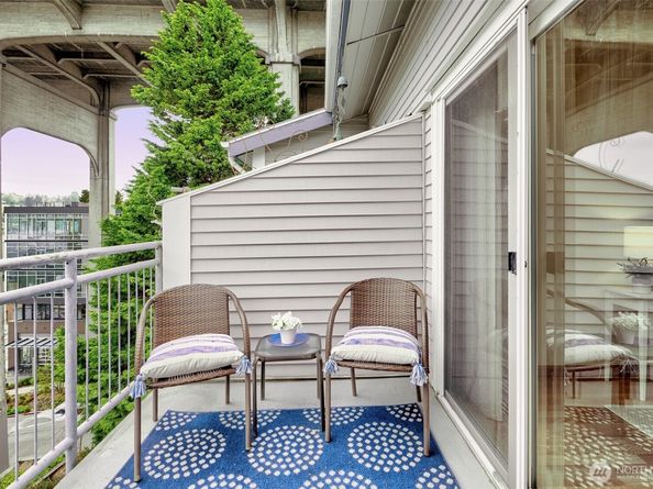 909 N 35TH Street 402, Seattle WA 98103