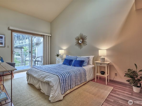 909 N 35TH Street 402, Seattle WA 98103
