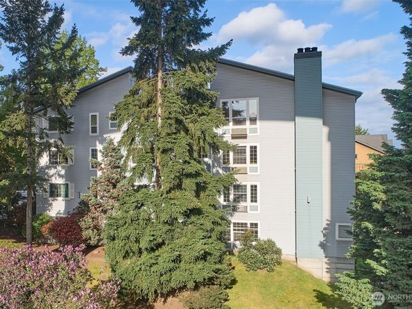 909 N 35TH Street 402, Seattle WA 98103