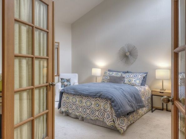 909 N 35TH Street 402, Seattle WA 98103