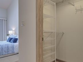 909 N 35TH Street 402, Seattle WA 98103