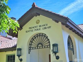 909 N 35TH Street 402, Seattle WA 98103