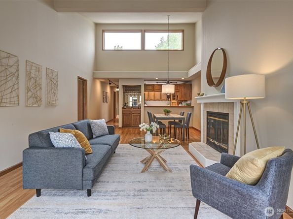 909 N 35TH Street 402, Seattle WA 98103