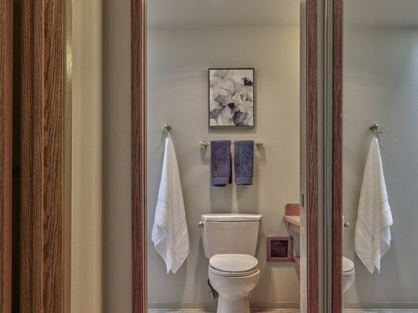909 N 35TH Street 402, Seattle WA 98103