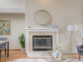 909 N 35TH Street 402, Seattle WA 98103