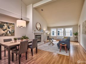 909 N 35TH Street 402, Seattle WA 98103