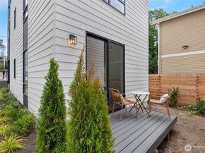 920 16th Avenue B, Seattle WA 98122
