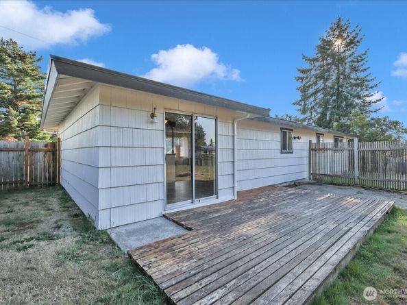 2316 SW 328th Street, Federal Way WA 98023