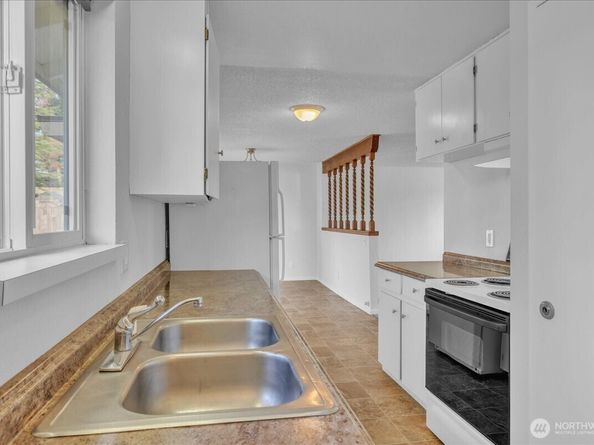 2316 SW 328th Street, Federal Way WA 98023