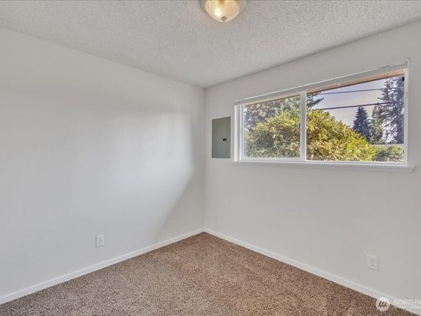 2316 SW 328th Street, Federal Way WA 98023