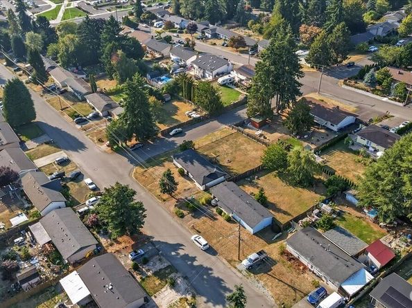 2316 SW 328th Street, Federal Way WA 98023