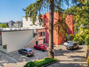 145 105th Avenue SE 11, Bellevue WA 98004