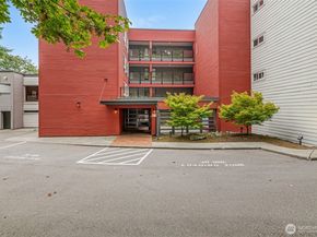 145 105th Avenue SE 11, Bellevue WA 98004