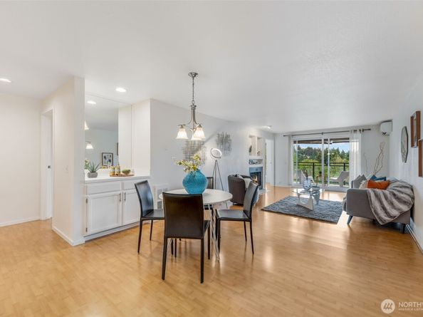 145 105th Avenue SE 11, Bellevue WA 98004