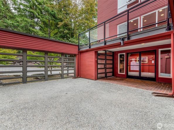145 105th Avenue SE 11, Bellevue WA 98004