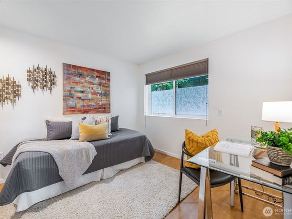 145 105th Avenue SE 11, Bellevue WA 98004