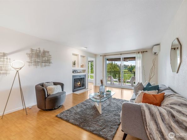 145 105th Avenue SE 11, Bellevue WA 98004