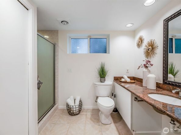 145 105th Avenue SE 11, Bellevue WA 98004
