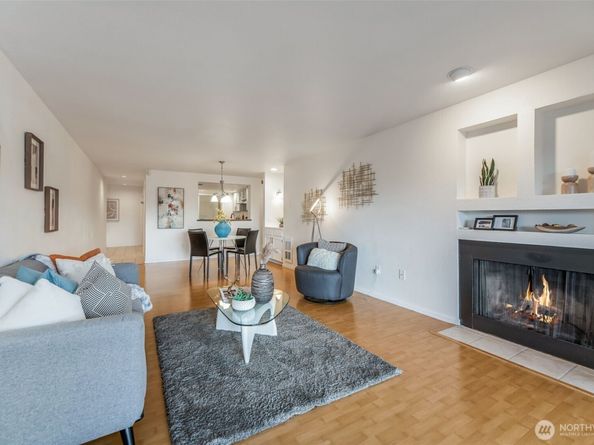 145 105th Avenue SE 11, Bellevue WA 98004