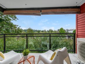 145 105th Avenue SE 11, Bellevue WA 98004