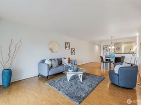 145 105th Avenue SE 11, Bellevue WA 98004