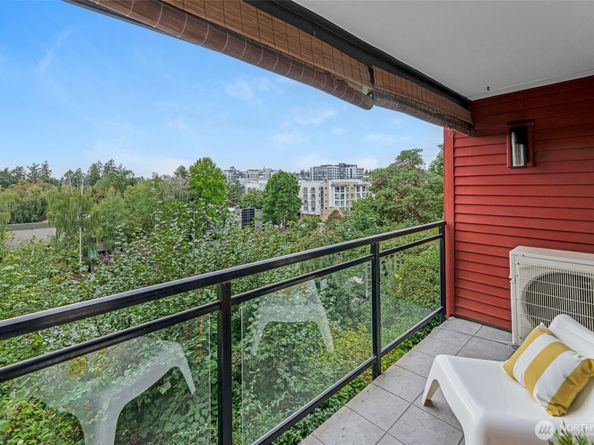 145 105th Avenue SE 11, Bellevue WA 98004