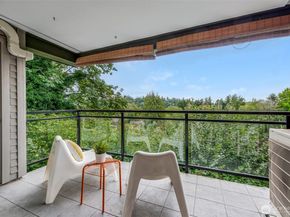 145 105th Avenue SE 11, Bellevue WA 98004