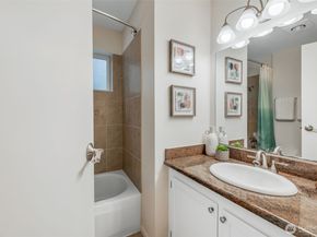 145 105th Avenue SE 11, Bellevue WA 98004