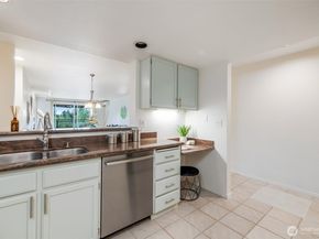 145 105th Avenue SE 11, Bellevue WA 98004
