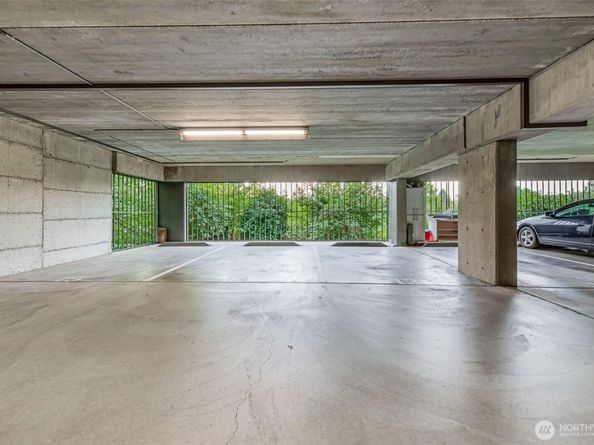 145 105th Avenue SE 11, Bellevue WA 98004