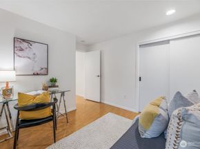 145 105th Avenue SE 11, Bellevue WA 98004