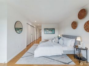 145 105th Avenue SE 11, Bellevue WA 98004