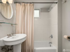 2400 E Louisa Street, Seattle WA 98112