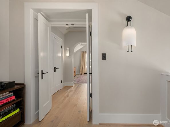 2400 E Louisa Street, Seattle WA 98112