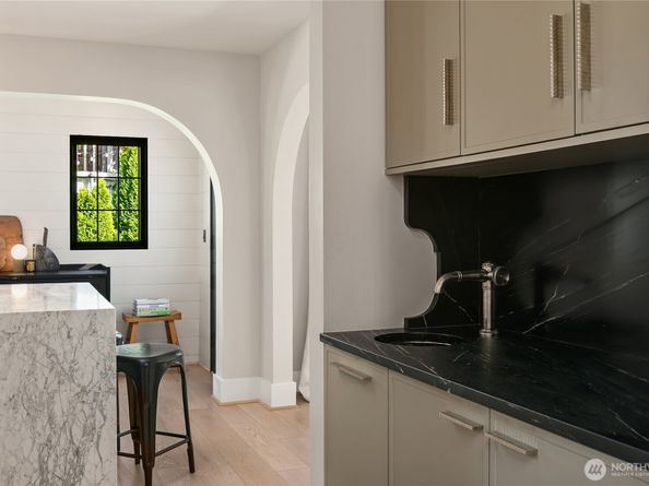 2400 E Louisa Street, Seattle WA 98112