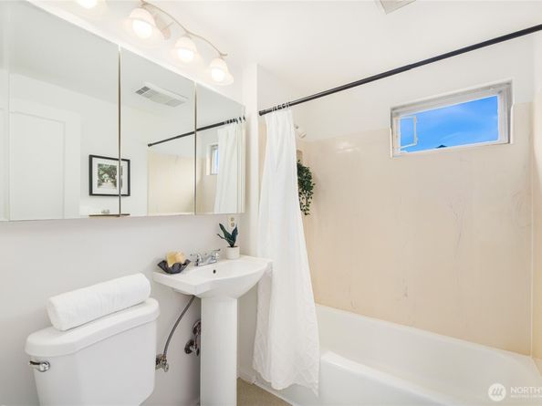 405 SW 139th Street, Burien WA 98166